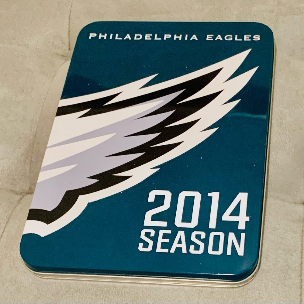 EAGLES NFL OFFICIALLY LICENSED 2014 Season Tin Box hologram NWT COLLECTION VTG